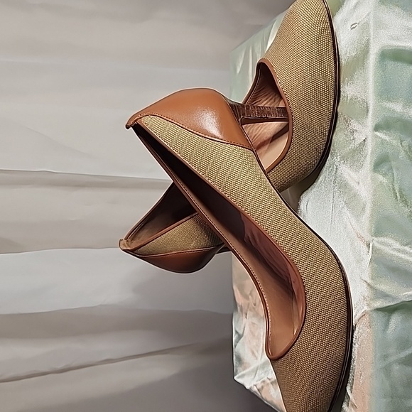 Ann Taylor Khaki Canvas and Cognac Leather Women's Pump Size 8 1/2 - Picture 8 of 8